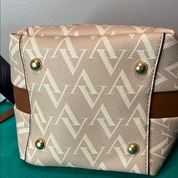 Adrienne Vittadini Tan NWT Crossbody Bag - Picture 3 of 9